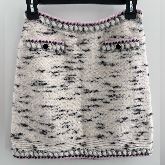 Authentic CHANEL Skirt - Picture 7 of 7